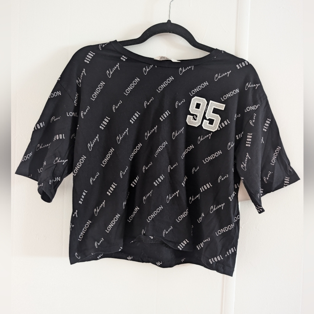 H&M Black Graphic Tee with London Print Loose Fit New Without Tags